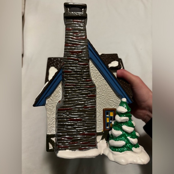 Dept. 56 Snow Village Skate & Ski Shop, circa 1994 - Picture 6 of 9